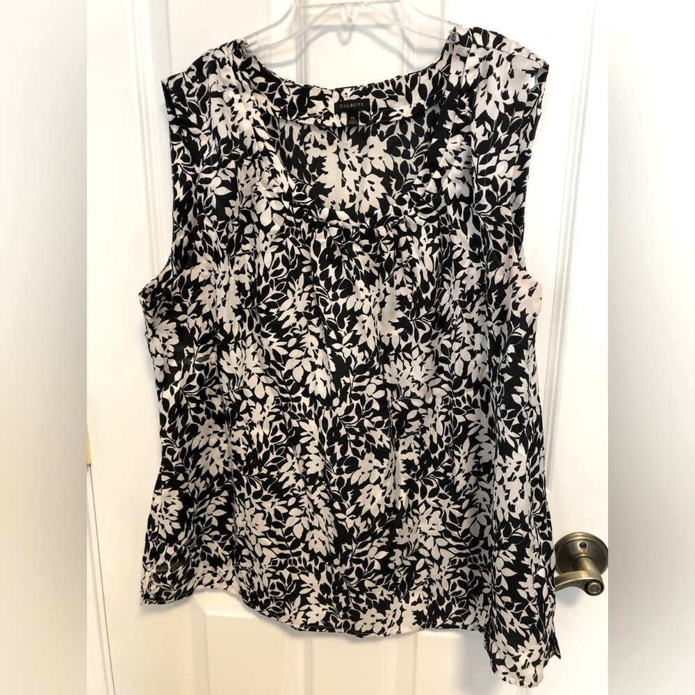 Talbots XL sleeveless top/shell. Black and cream print. Great with blazers